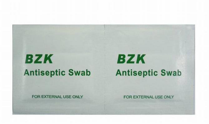 Medical BZK antiseptic swab