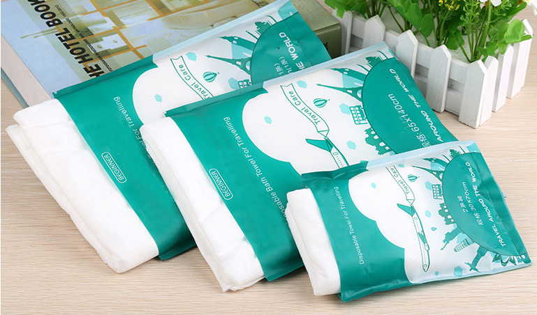 Disposable nonwoven bath towel for quickly body drying