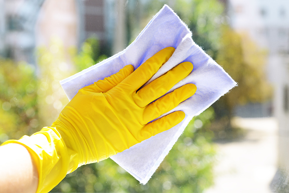 Discard the duster cloth, Keep your disinfectant wet wipes